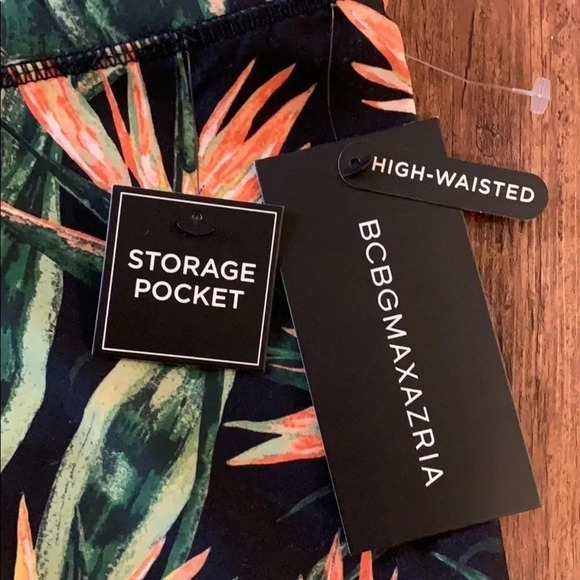 NWT BCBG MaxAzria Active Leggings Floral Print Size Small - Picture 3 of 10